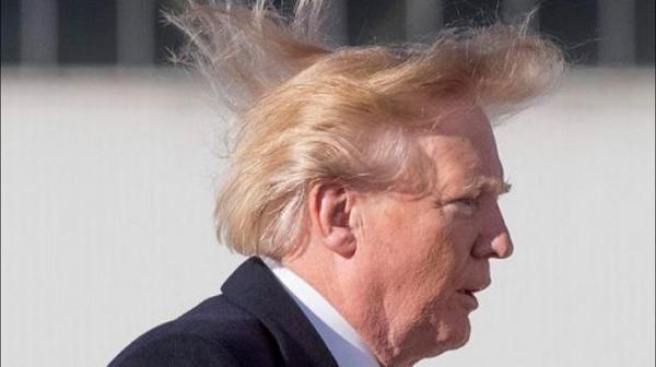 Donald Trump şi-a lăudat podoaba capilară, în cadrul unui miting