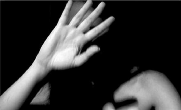 Femeie cu handicap dintr-un centru social din Prahova, abuzată de un bărbat internat în acelaşi centru