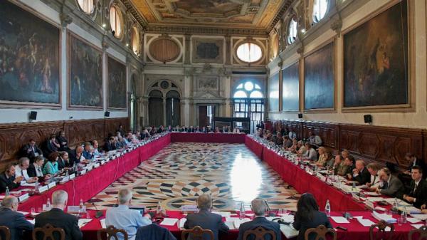 Comisia de la Veneţia a trimis o delegaţie la Bucureşti pentru discuţii privind modificările la legile Justiţiei