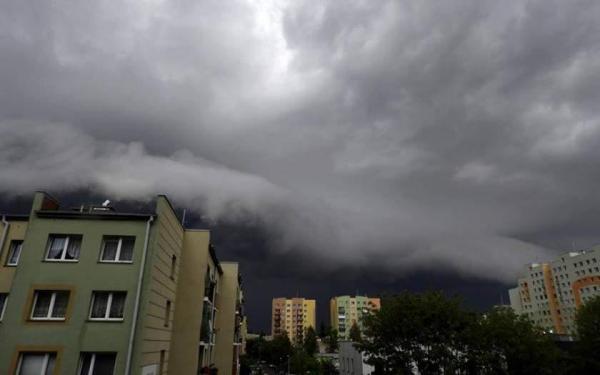 Alerte meteo cod portocaliu şi galben cu efect imediat. Furtuni puternice lovesc mai multe judeţe în următoarea oră