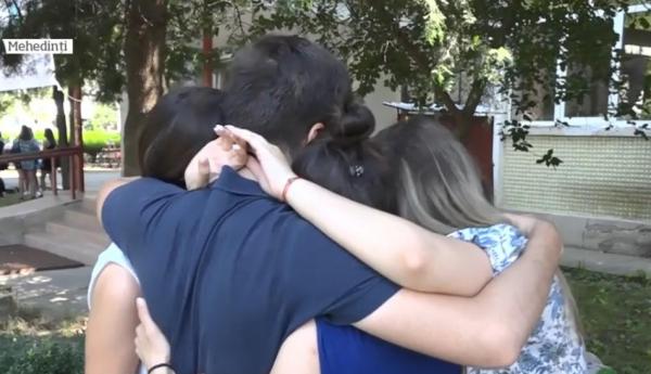 Absolvenţi se bucură de rezultatele la Bacalaureat 2018