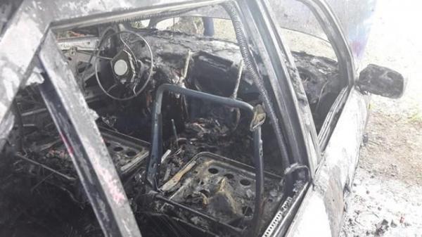 Doi copii de 10 ani au dat foc unei maşini, la Piatra Neamţ