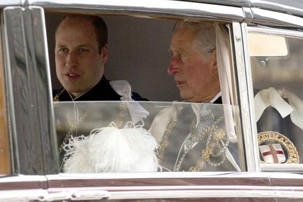 Prinții Charles și William, conduşi spre Castelul Windsor