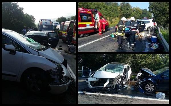 Şapte victime, între care şi doi copii, după ce două maşini s-au izbit frontal în Hunedoara. Trei dintre victime, încarcerate