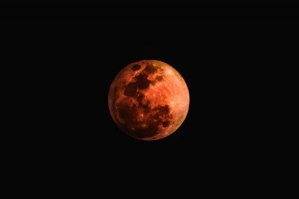 Efectele Lunii Sângerii asupra zodiilor