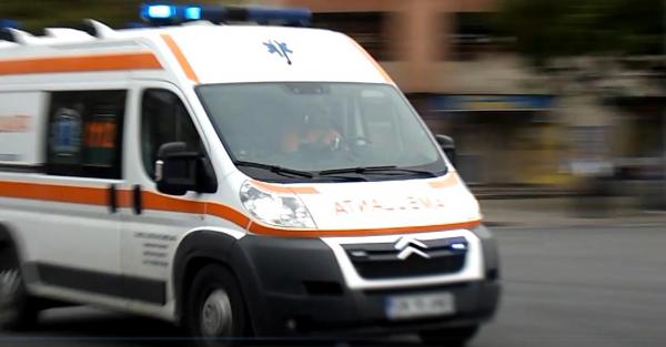 O tânără s-a spânzurat cu cureaua de la pantaloni, după ce mama sa a plecat la muncă, în Anglia