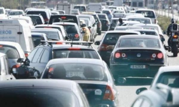 Aglomeraţie către mare. Se circulă în coloană pe A2, către Constanţa, pe o singură bandă