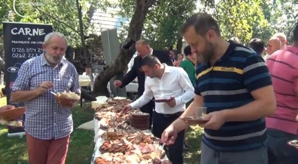 Turiştii degustă bunătăţi din Maramureş