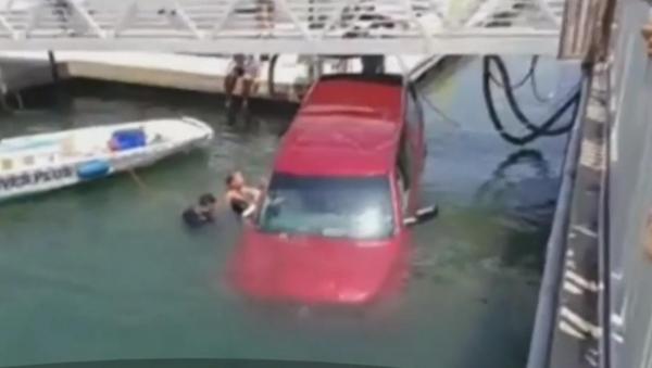 California: O femeie și fiul său, salvați de la înec în ultima clipă