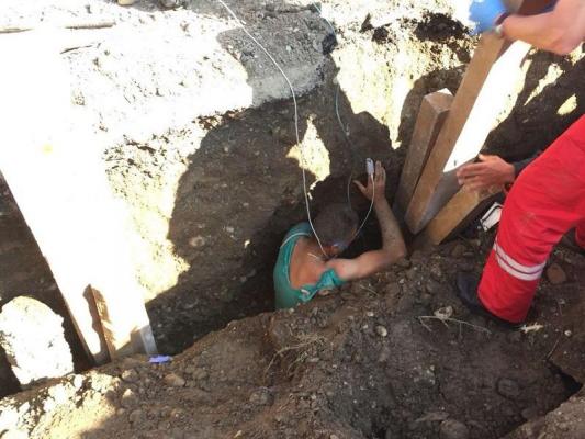 Bărbat prins sub un mal de pământ, la Întorsura Buzăului. Pompierii intervin de urgenţă