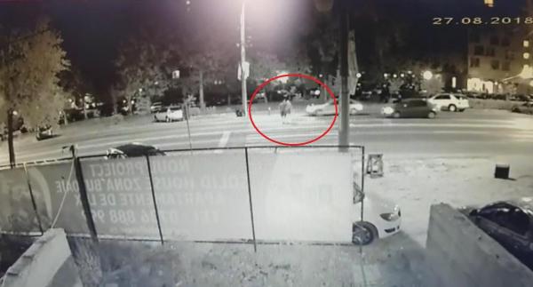 Video cu momentul în care doi adolescenţi sunt spulberaţi pe o trecere de pietoni, la Mamaia. Şoferul fugar a fost prins