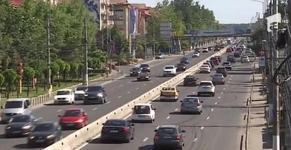 Trafic aglomerat pe Valea Prahovei. Se circulă bară la bară
