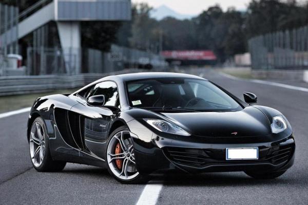 McLaren, model MP4+12C vândut de ANAF la preţ redus