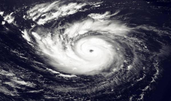Uraganul Florenţa se îndreaptă spre Coasta de Est a SUA. Stare de urgenţă în Carolina de Nord şi Carolina de Sud