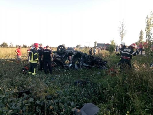 Grav accident rutier lângă Focşani, soldat cu 5 victime. Mai multe ambulanţe sunt la faţa locului (Video)