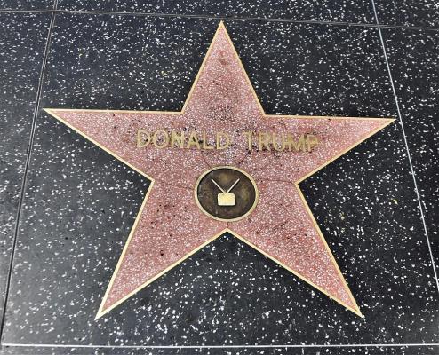 Steaua lui Donald Trump de pe Walk of Fame din Los Angeles a fost vandalizată