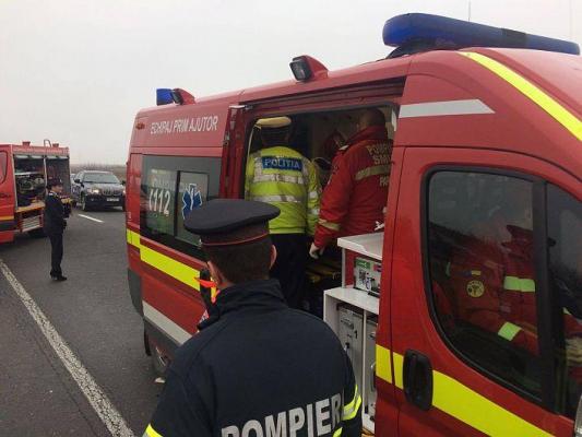 Accident mortal la Goleşti, în Vrancea. Un TIR şi un autoturism s-au ciocnit şi au zburat de pe şosea