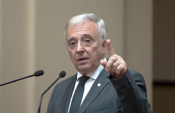 Mugur Isărescu, guvernatorul BNR