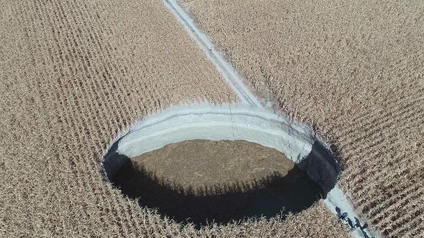 Crater într-un lan de porumb din Konya