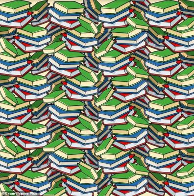 Fotografia cu testul cu creionul ascuns în cărţi