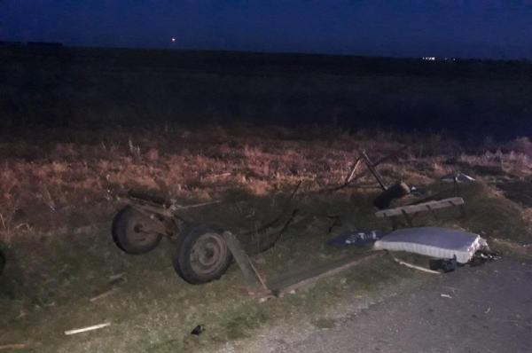 Accident teribil la Chirnogeni, în Constanţa. Maşina de pâine a făcut praf o căruţă, un om a murit