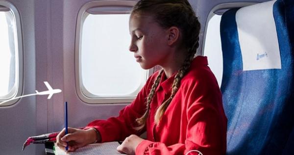 Cadou pentru elevi de la Tarom, la început de an şcolar 2018- 2019. Oferta companiei aeriene este valabilă până la 15 septembrie