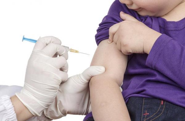 Copil vaccinat contra rujeolei sau pojarului