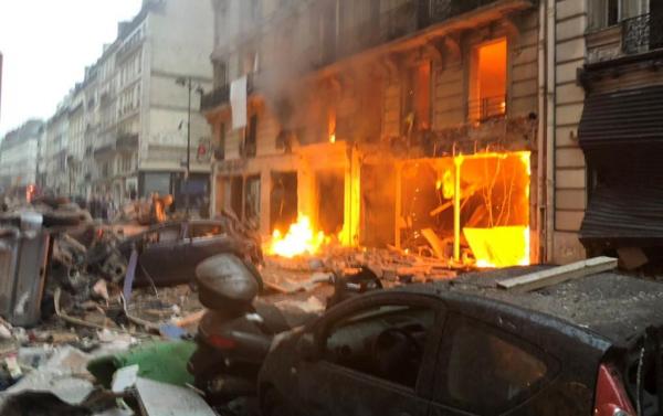 Locul unde s-a pridus explozia, în centrul Parisului