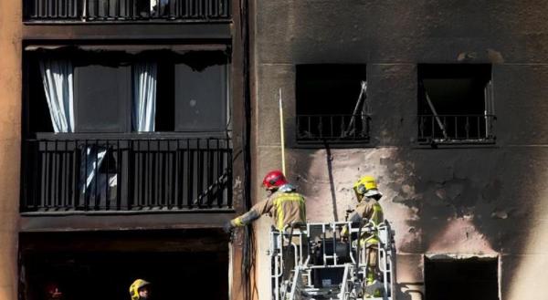 Patru români şi doupă românce, arestaţi