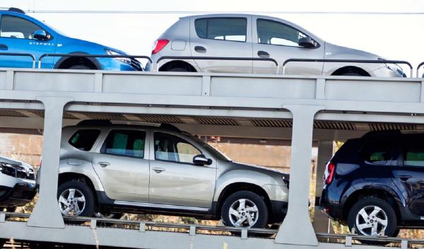 Dacia cheamă în service peste 13.000 de maşini. Sunt probleme grave la airbag-ul şoferului