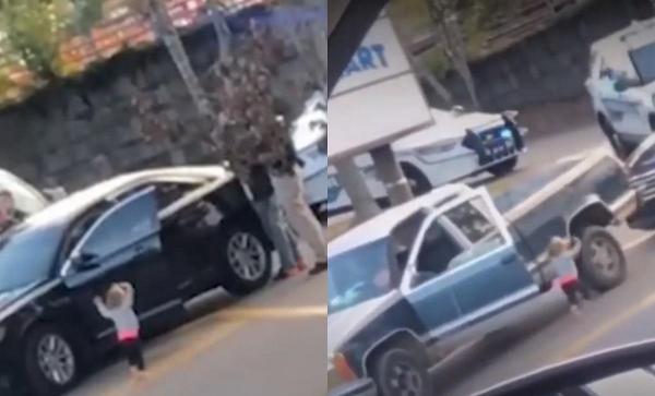 Fetiţa de doi ani a ieşit cu mâinile ridicate, în faţa poliţiştilor