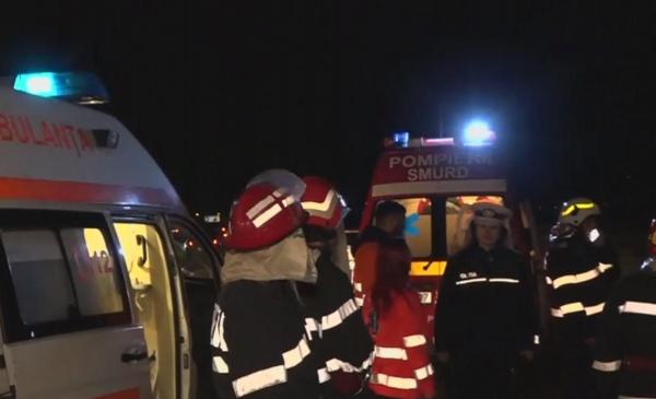 Pompieri SMURD la intervenție la un accident