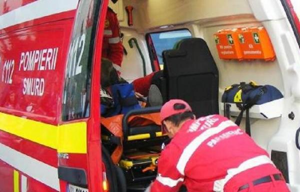 Şoferul unui BMW, proiectat într-o staţie de autobuz din Albota. Mai multe victime