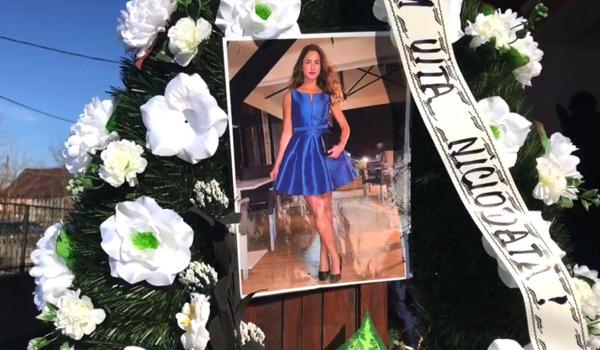 Sute de oameni au participat la înmormântarea Albertinei la Constanţa