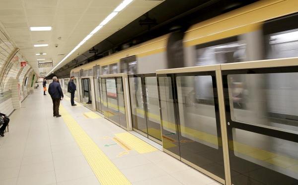 Bărbatul coborâse pentru a recupera o pungă cu mâncare scăpată