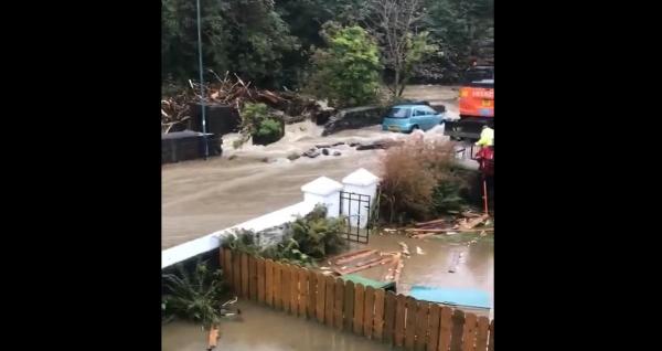 În Marea Britanie a plouat într-o oră cât pentru două săptămâni