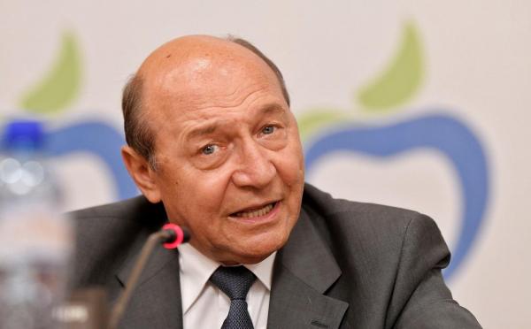 Traian Băsescu la o conferință de presă la PMP