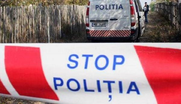 Elevă găsită moartă de mamă, în grădina casei din Stremţ