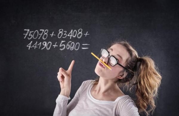 Exercițiul 2+2×2-2×2 a creat haos între părinți, pe WhatsApp