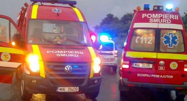 Microbuz spulberat de tren la Timişoara. Şoferul ar fi accelerat, în loc să oprească, încercând să treacă înaintea trenului