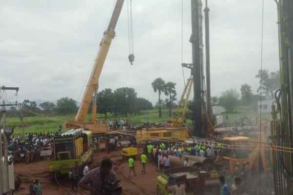 Copilul a murit după ce a stat blocat trei zile în puţul dezafectat