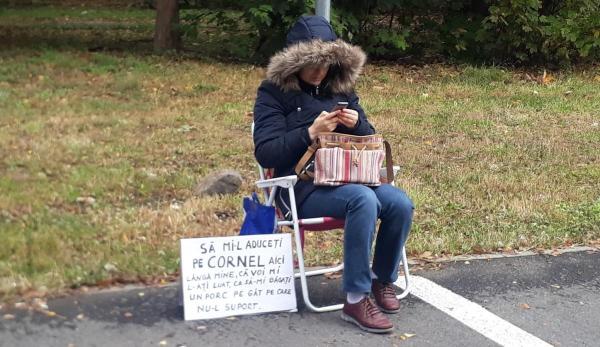 O procuroare din Brașov, protest în stradă pentru fostul iubit