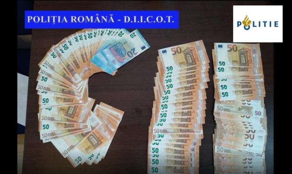 Proxeneți care duceau tinere în Olanda, prinși de DIICOT