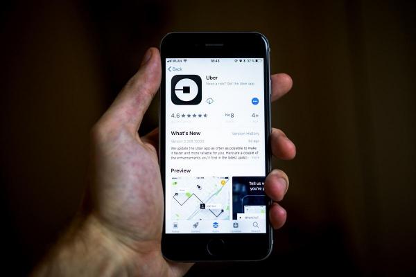 Regulile pentru ridesharing intră de azi în vigoare. Şoferii neautorizaţi riscă amenzi uriaşe