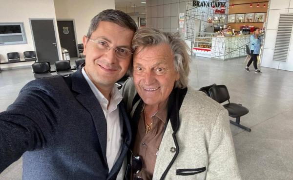 Dan Barna și Florin Piersic fac un selfie