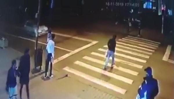 Bărbatul de 59 de ani a fost lovit în plin de o maşină, pe o trecere de pietoni din Bacău