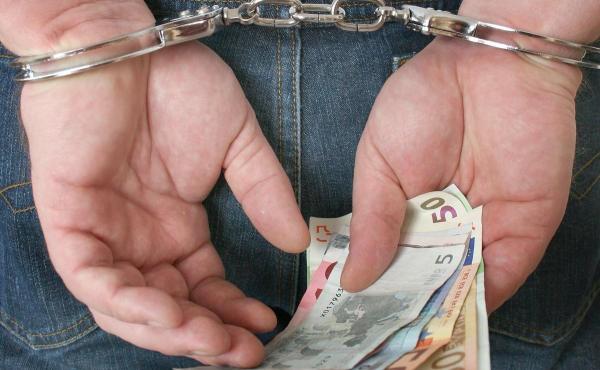 Bărbatul ar putea fi trimis în arest preventiv, mai ales că este recidivist