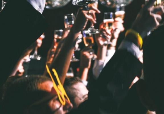 Sfaturi pentru un look spectaculos la petrecerile de sărbători