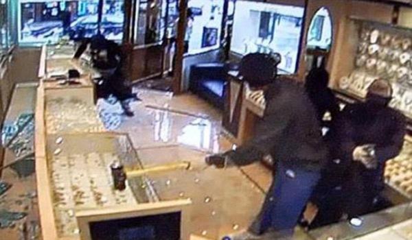 Români, jaf la Londra