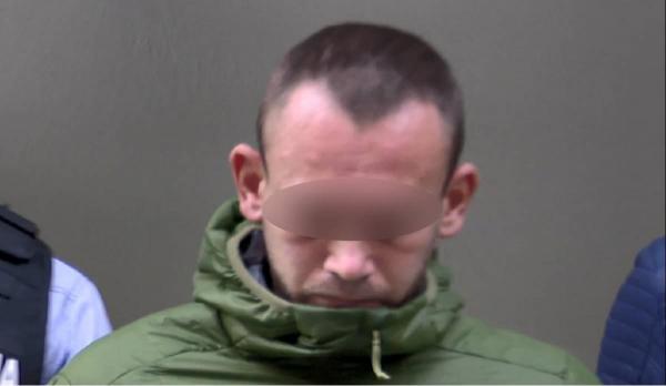 Bărbatul prins în toaleta fetelor are dosar penal